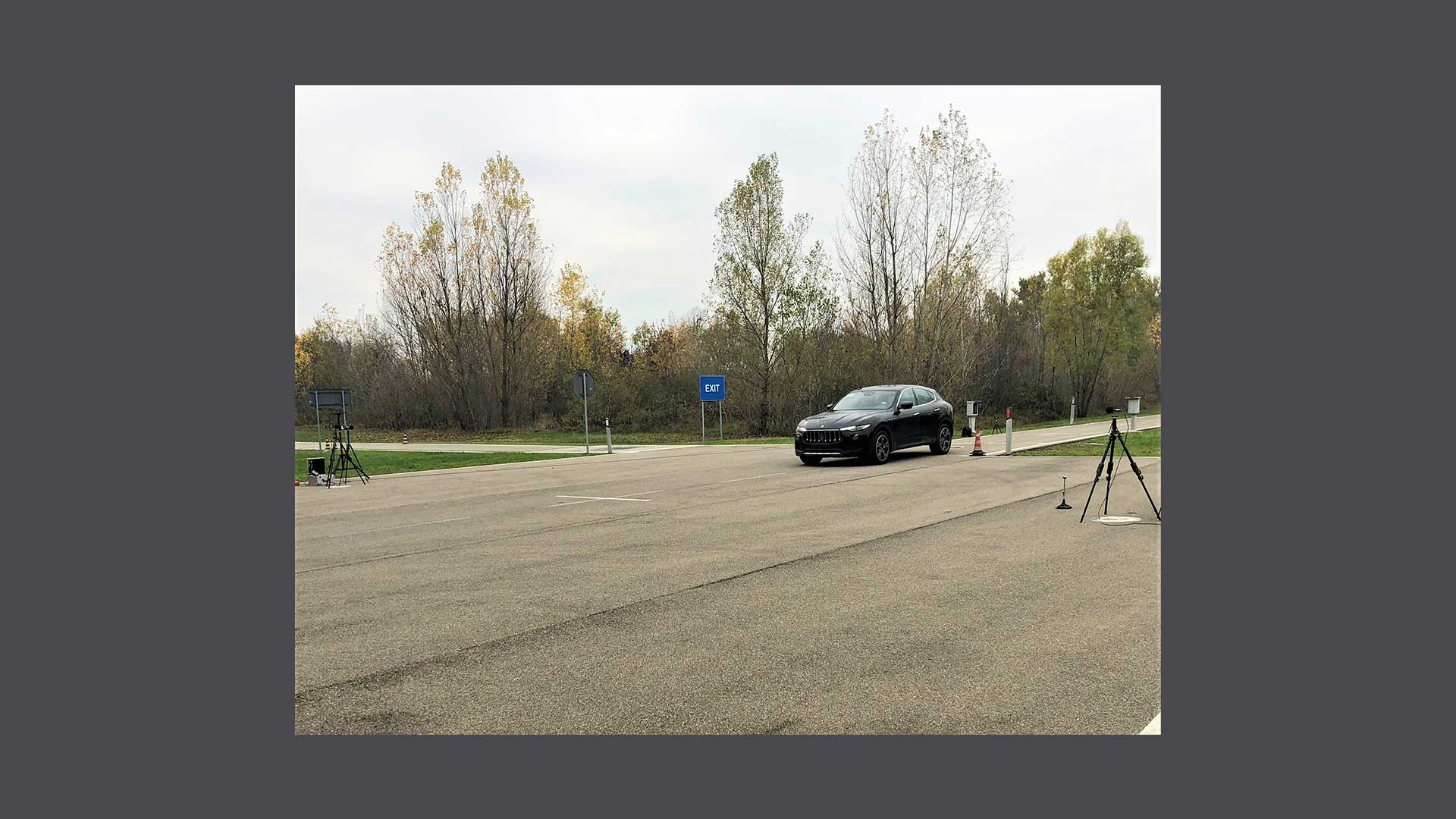 Photo of the execution of tests on a car