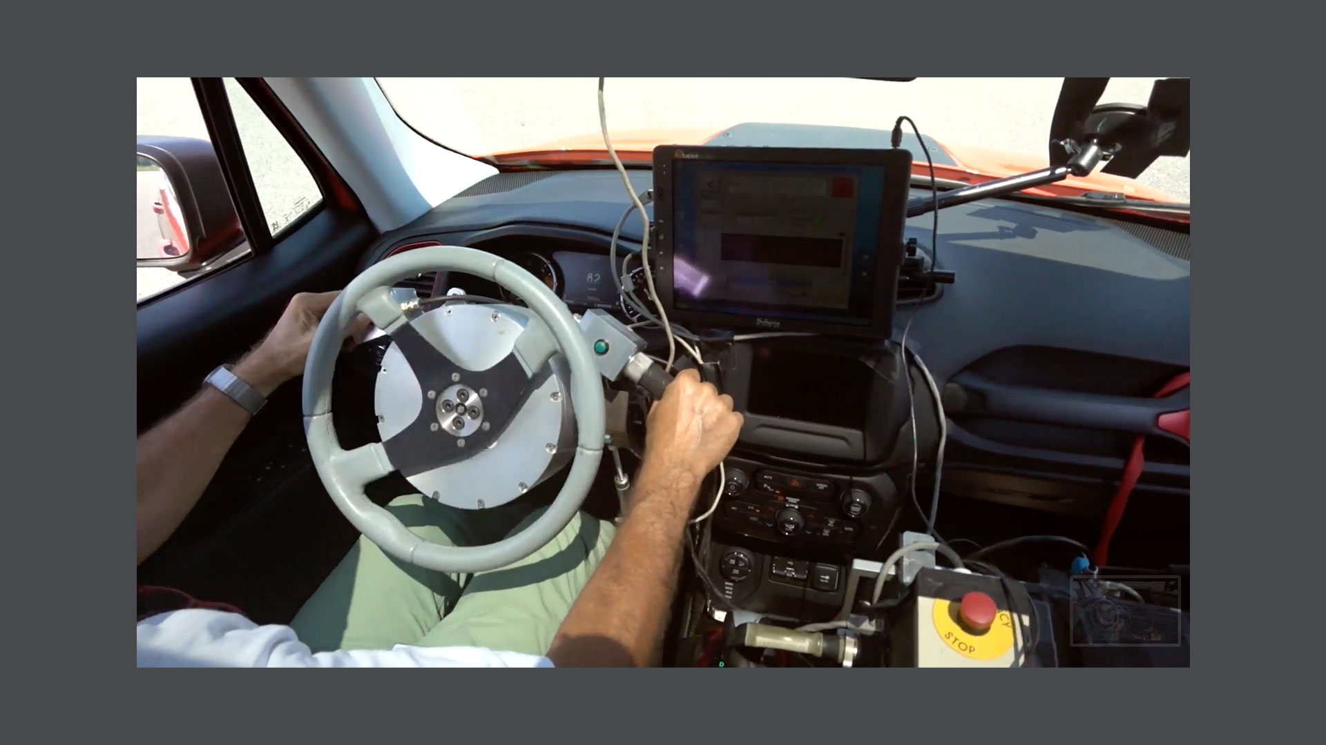 Photo of the execution of tests on the steering of a car