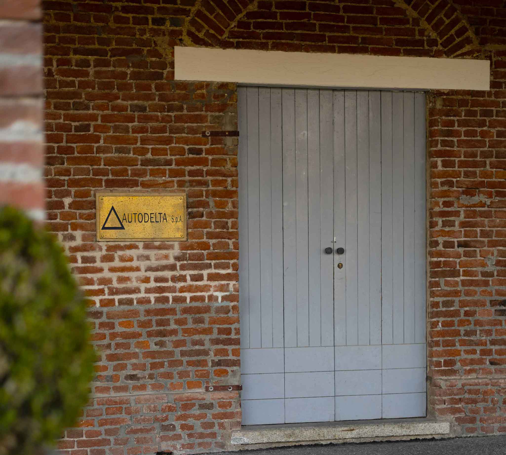 Photo of the entrance to the Autodelta building