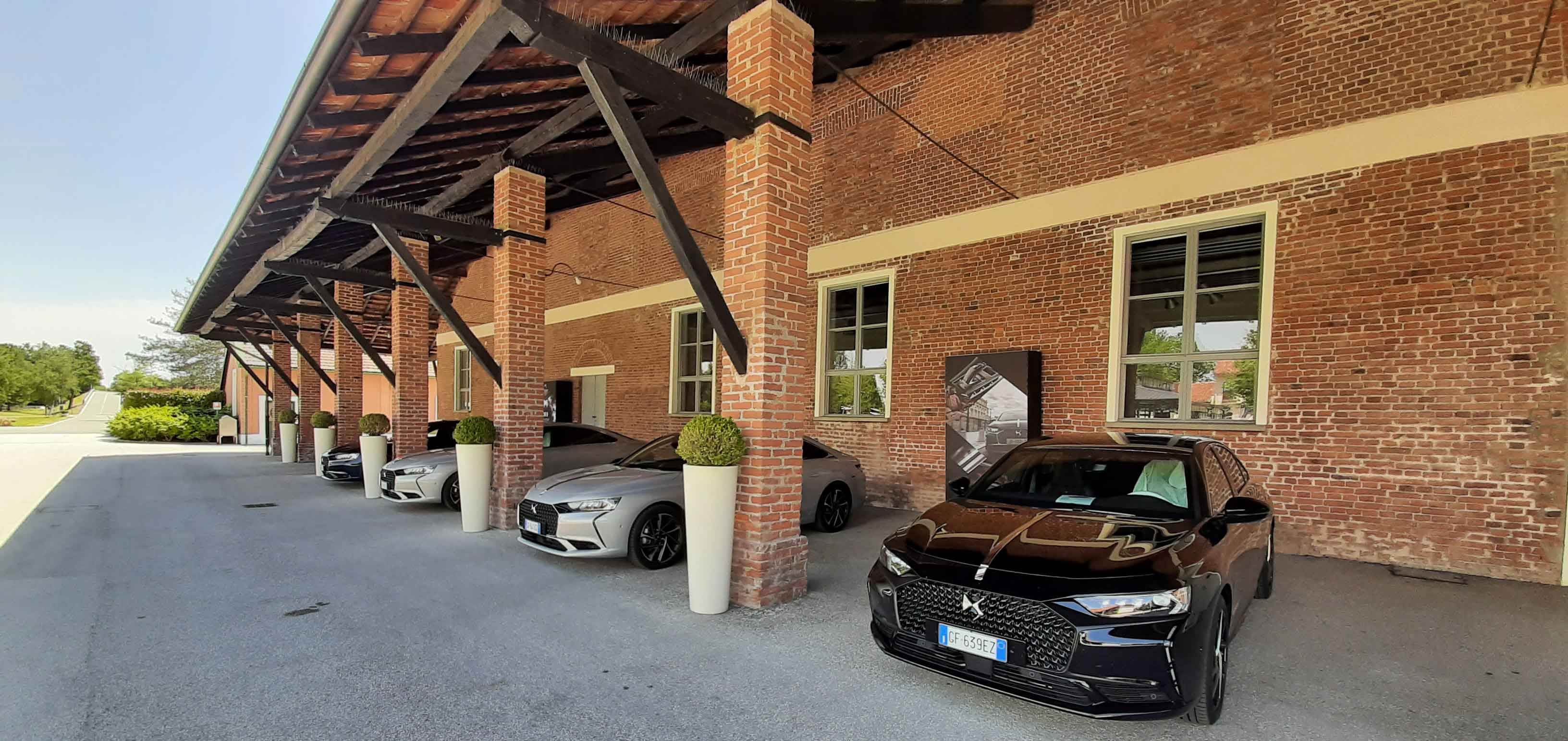 Photos of Citroen cars parked on the porch of the Autodelta