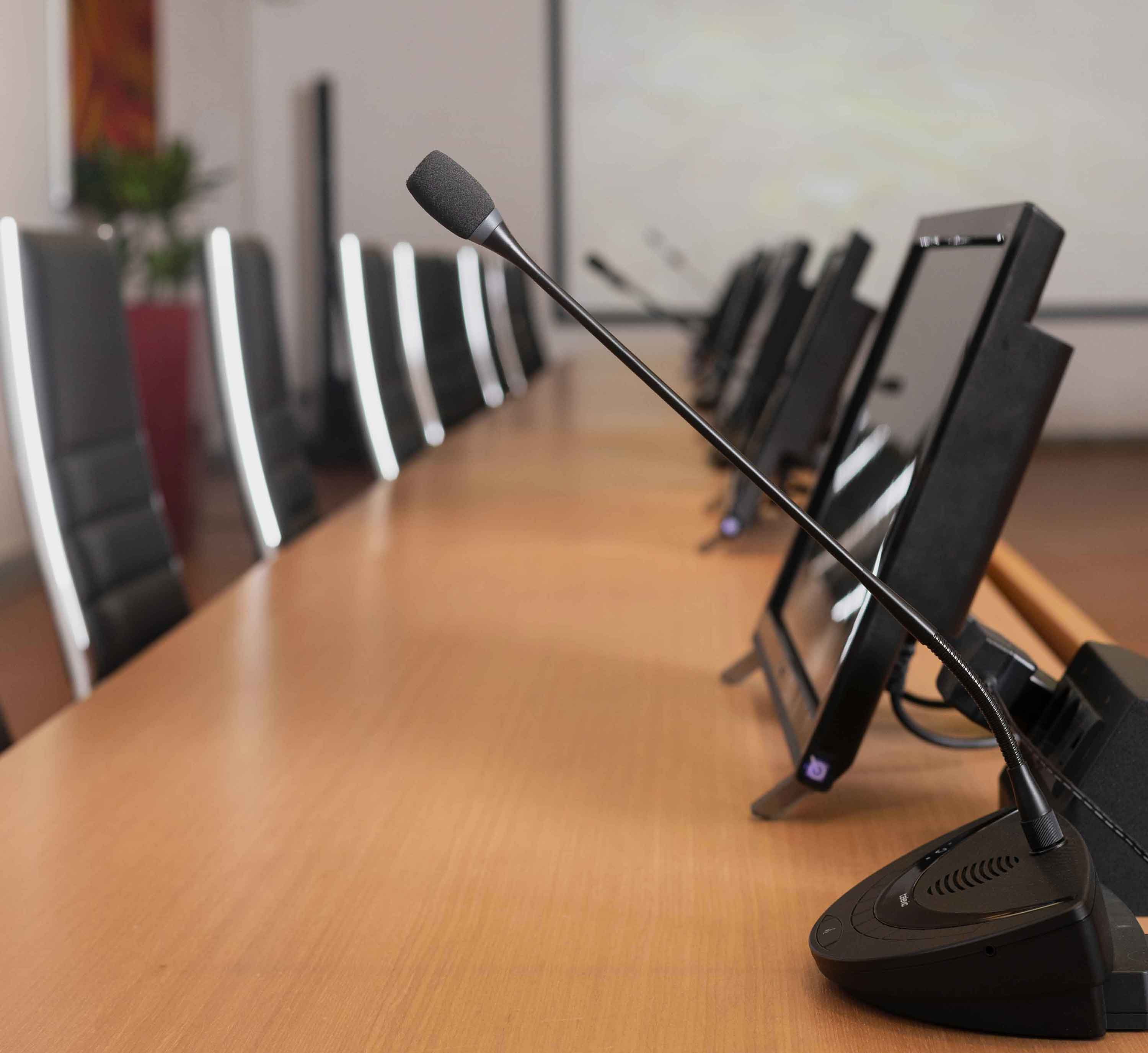 Photo of the detail of a microphone in the Gec room