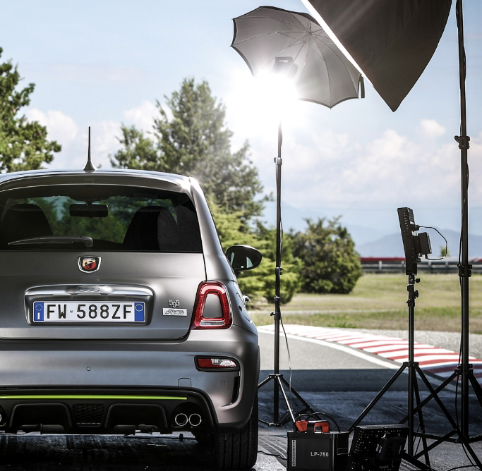 Foto di un servizio fotografico di un’automobile Abarth 