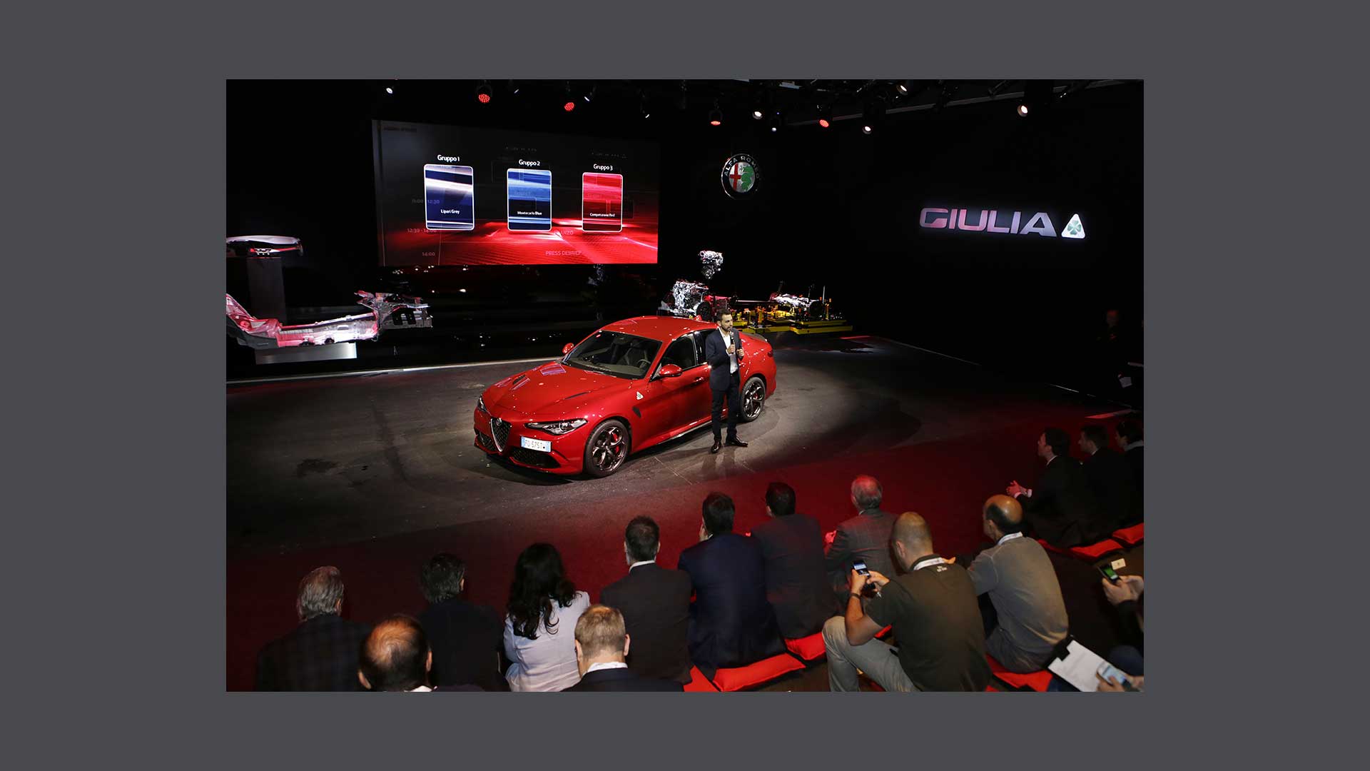 Foto della presentazione di un’auto Alfa Romeo Giulia