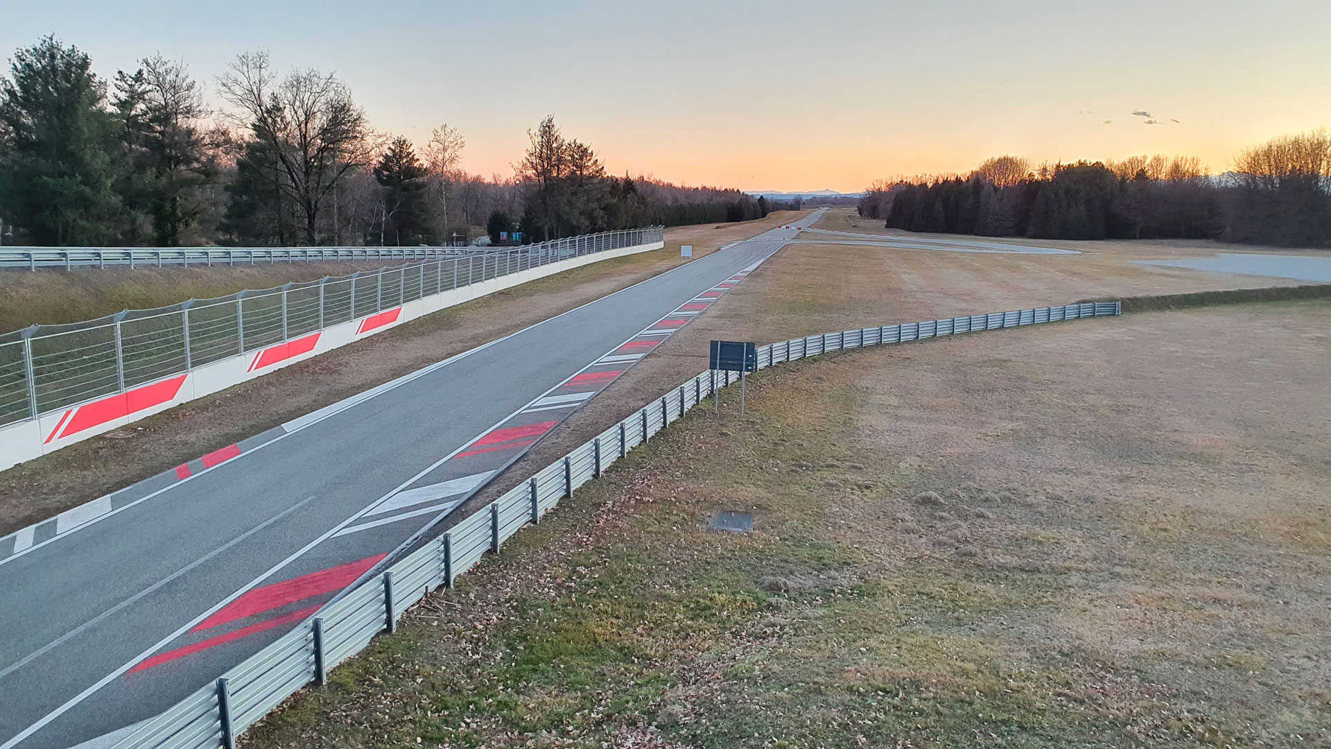 Photo of an Alfa Romeo track straight