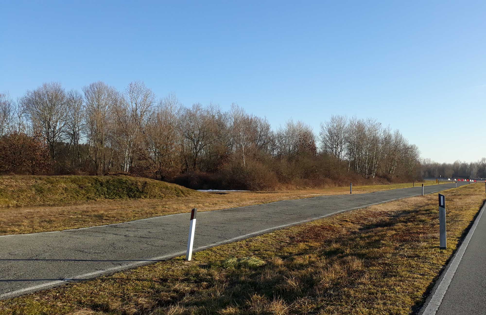 Foto di una pista di simulazione di terreno accidentato