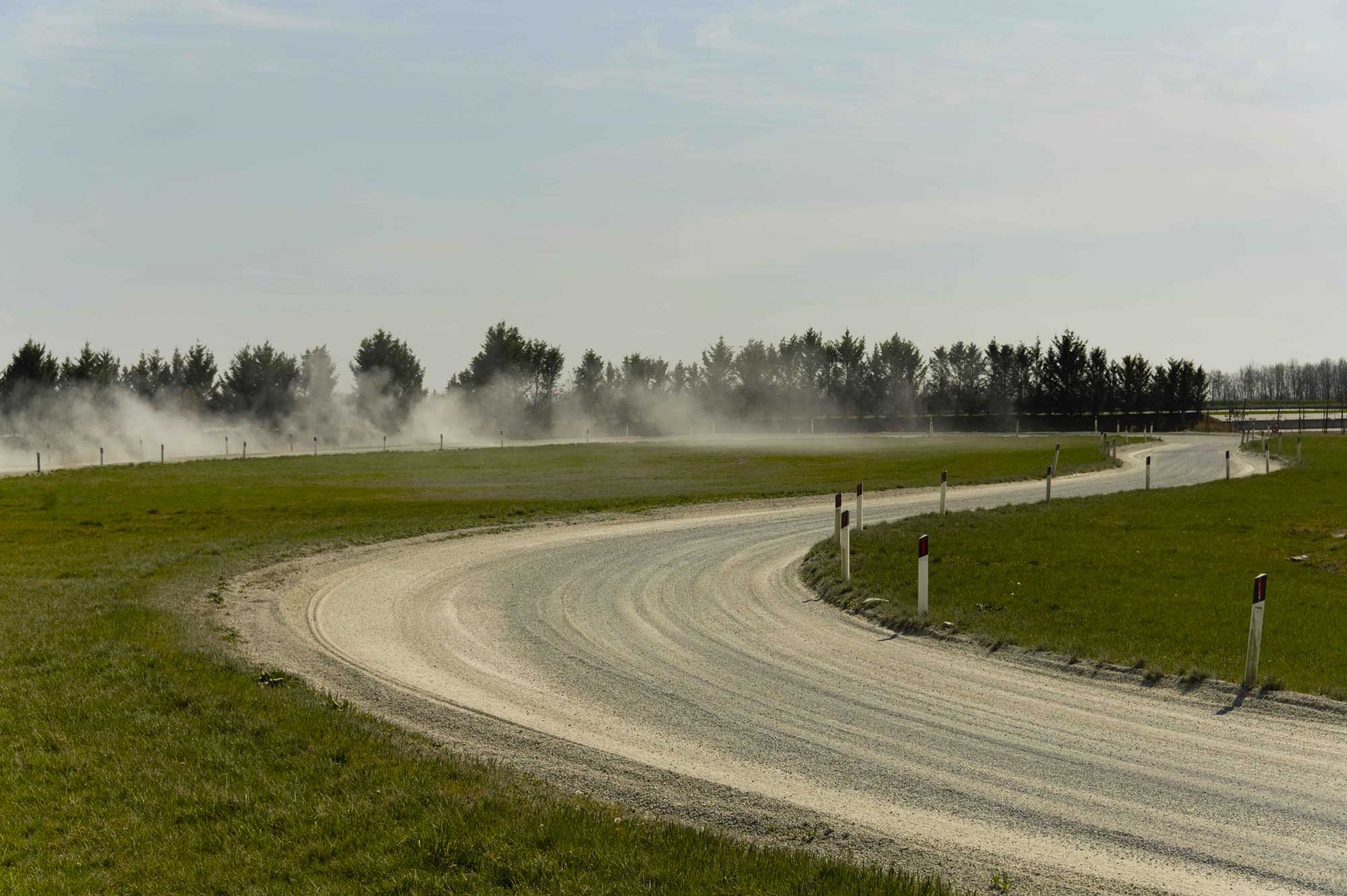 Foto di una pista con fondo ghiaioso