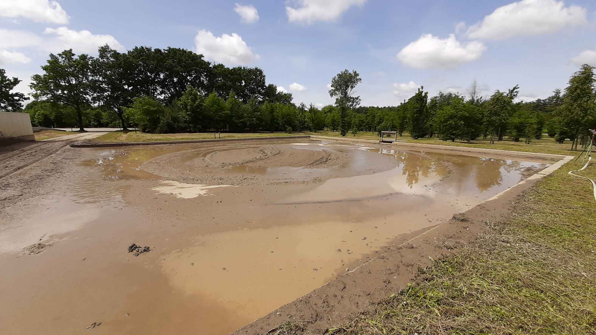 Photo of a muddy ground for simulation of soiling