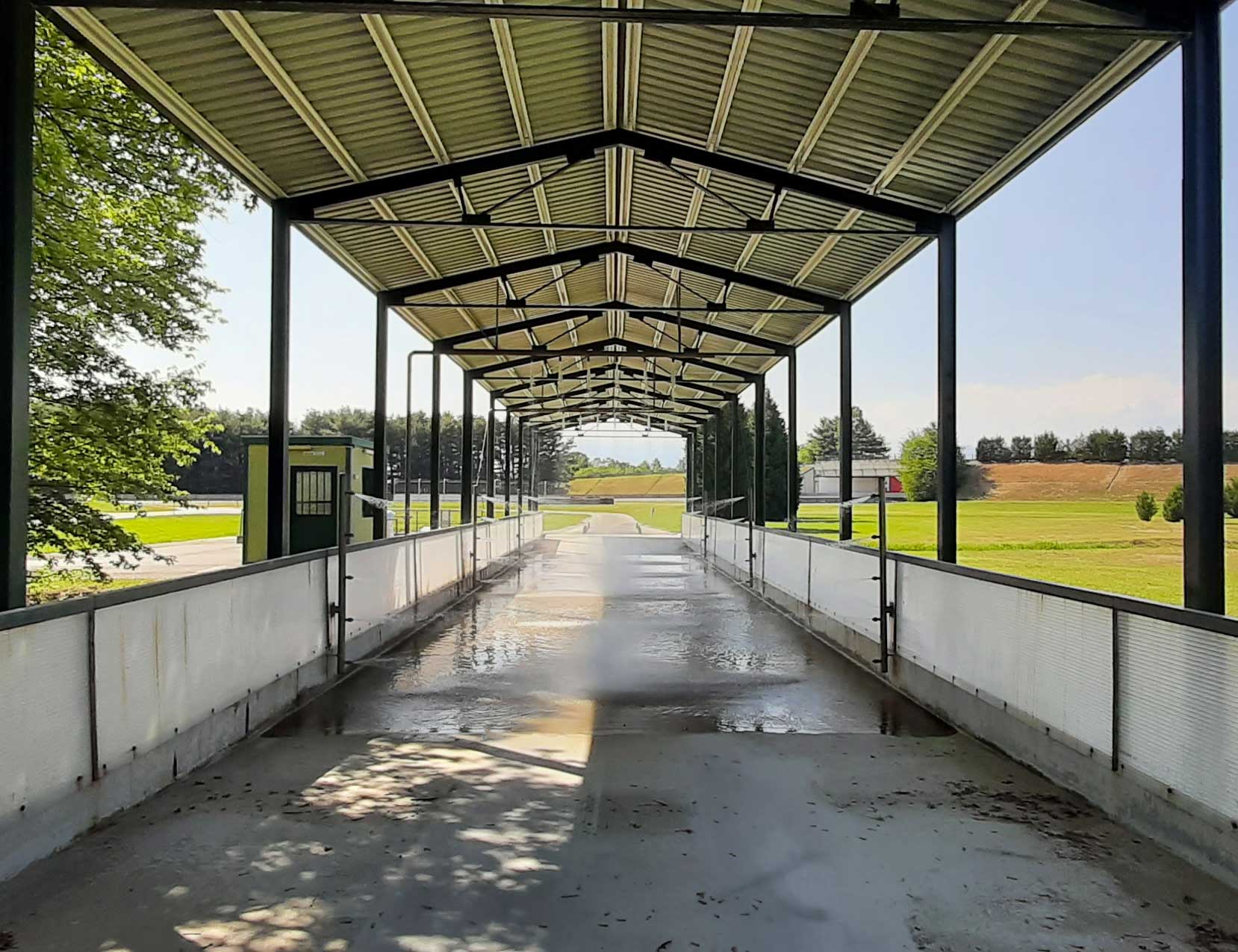 Photo of a track sprayed with a salt solution to perform corrosion tests