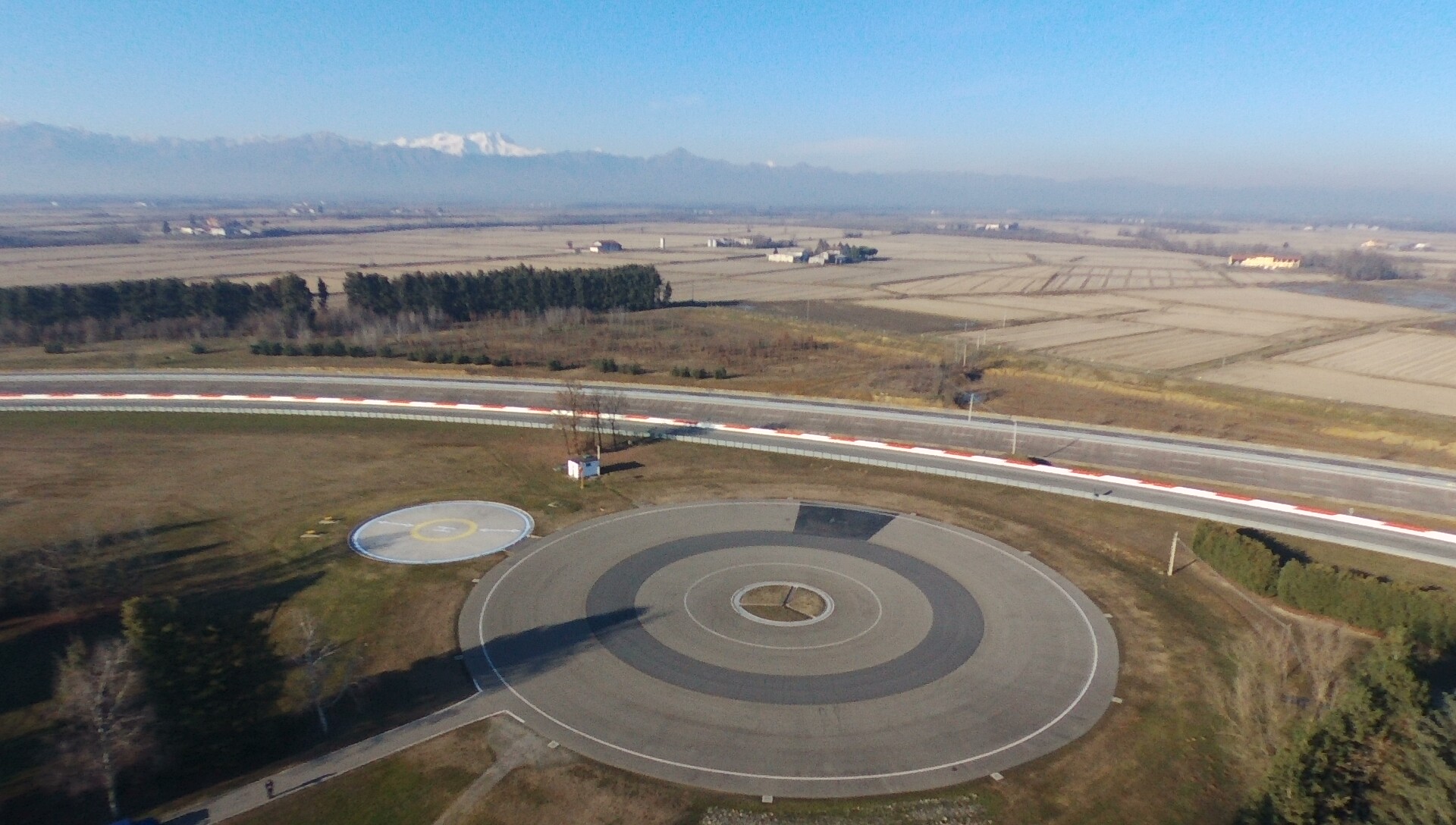 Foto di una pista di simulazione su asfalto